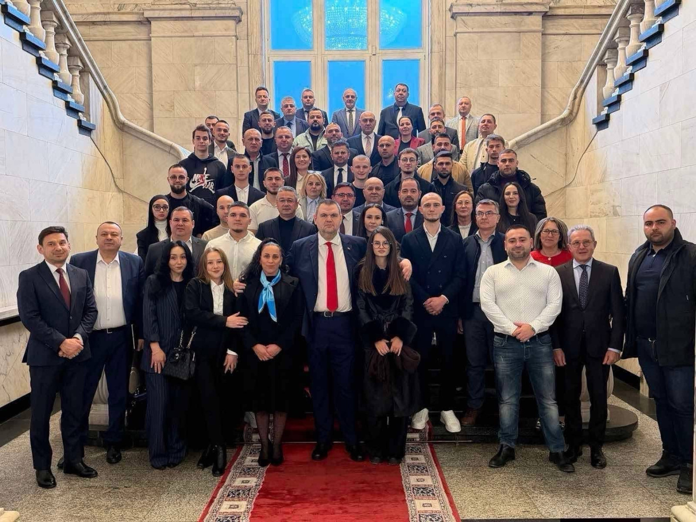 Делян Пеевски, лидер на ДПС и ПГ на ДПС-НОВО НАЧАЛО се срещна с младежи от Бургас