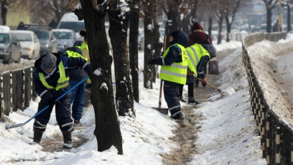 От синдикатите категорични: При температури под 13 градуса, не би трябвало да се работи