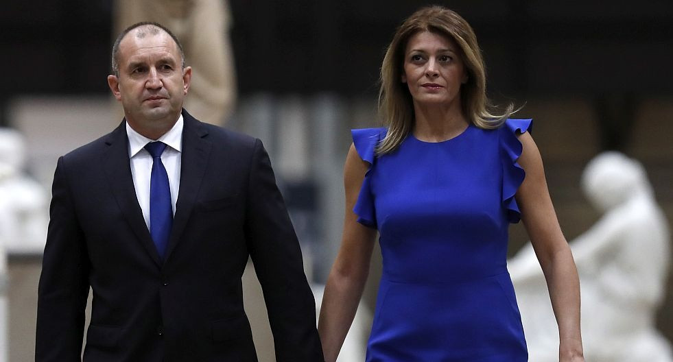 Радев се нанася при тъща си