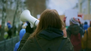 Хари Бигнел: Икономическите неравенствата разрушават демокрациите ни