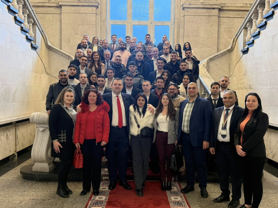 Делян Пеевски се срещна с младежи от област Плевен - те изразиха подкрепа за политиката на ДПС (СНИМКИ)