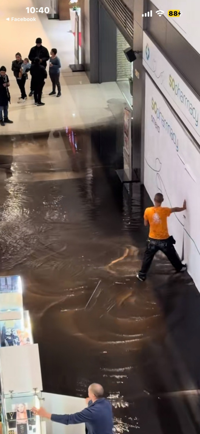 ПОТОП В РИНГ МОЛ! Аптека SoPharmacy заля с тиня търговския център. Калпавата канализация даде на късо (ВИДЕО)