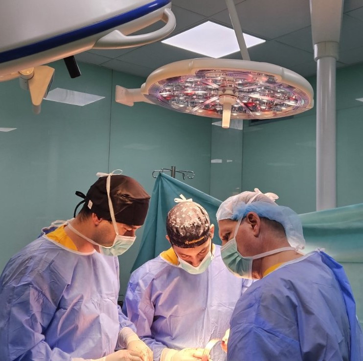 Ортопедите от УМБАЛ „Софиямед“ отстраниха над 2кг. тумор от бедрото на пациент