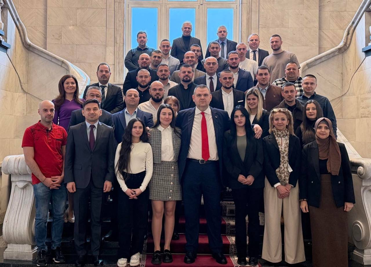 Делян Пеевски, лидер на ДПС и ПГ на ДПС-НОВО НАЧАЛО се срещна с младежи от Смолян