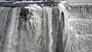 Леденото лице на водопадите през зимата