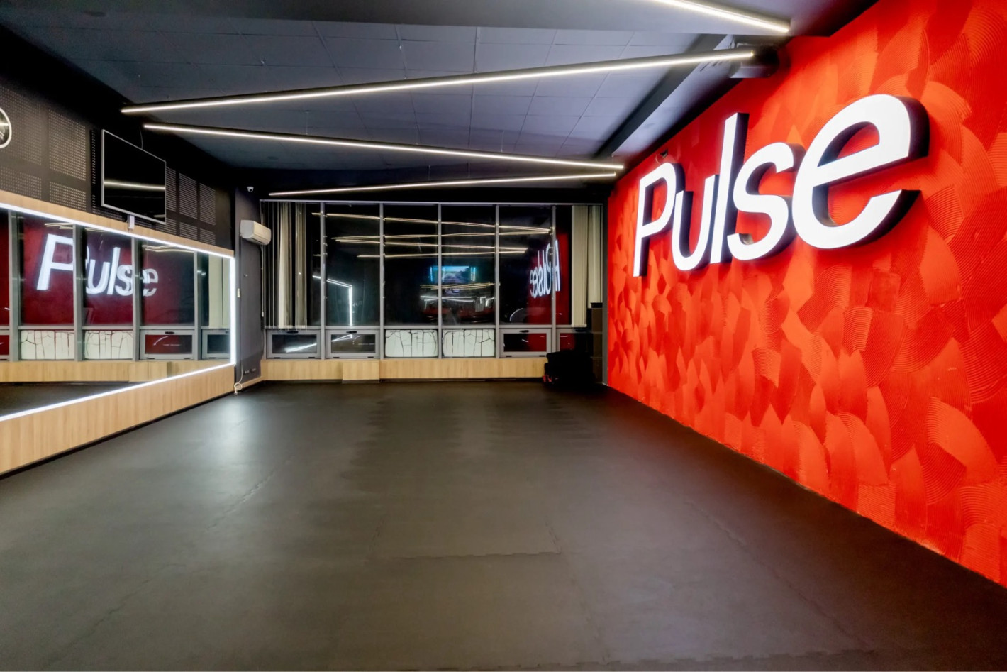 ДЪНОТО! Платени метреси, инфлуенсърки с консумация и анално-податливи п€дали превзеха Pulse Fitness