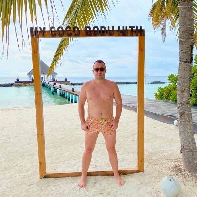 ГНУС! Мазни араби плющят на караминьол “чистачката” Елена Влахова в Дубай