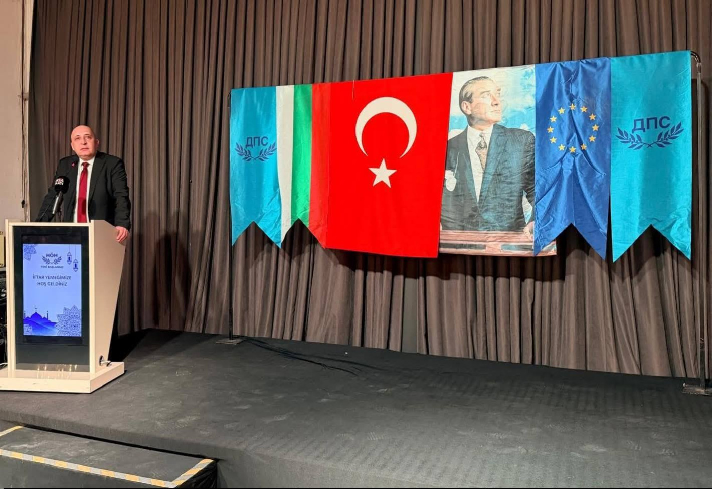 Делян Пеевски даде ифтар на 800 души в Бурса