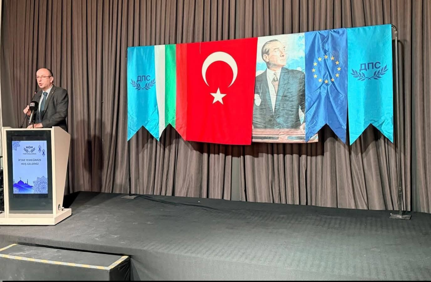 Делян Пеевски даде ифтар на 800 души в Бурса