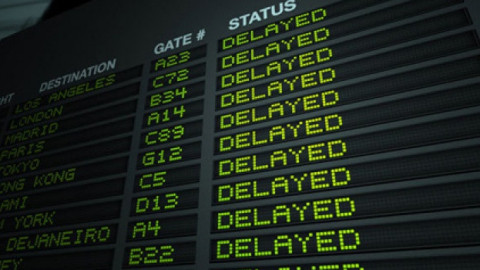 Авиокомпании продължават да отменят полети след ескалацията на напрежението в Близкия изток