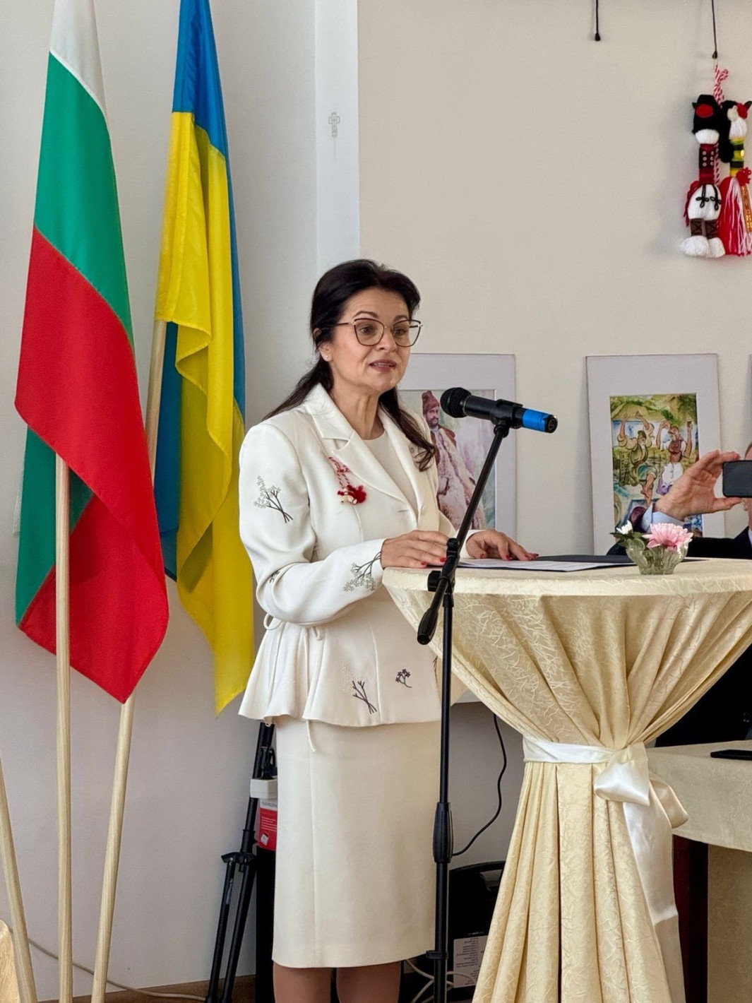 Росица Кирова дари 4850 учебни пособия за българските неделни училища в Одеса: „Мисия „Българи“ е дълг, който не приключва“