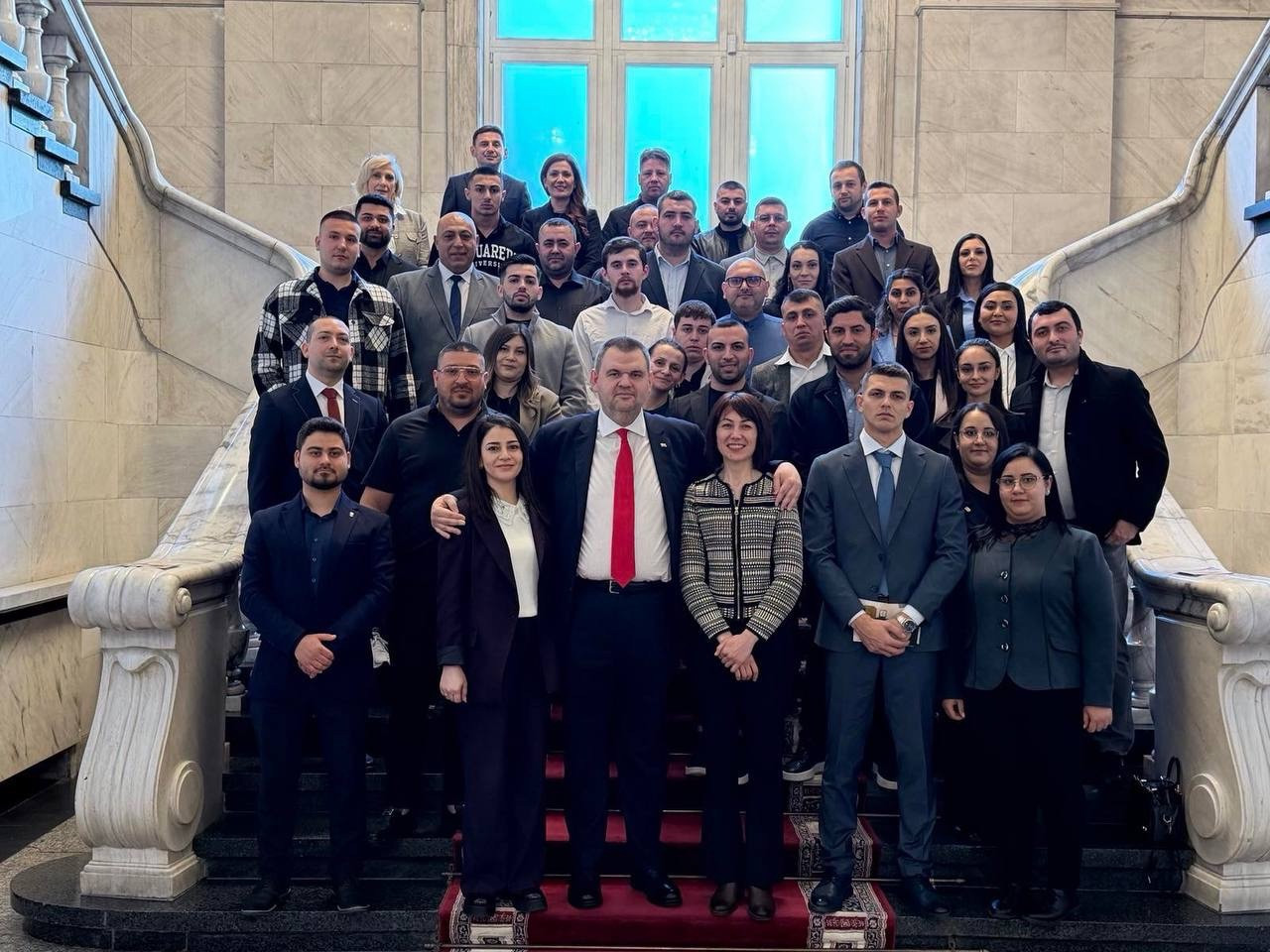 Делян Пеевски, лидер на ДПС и ПГ на ДПС-НОВО НАЧАЛО посрещна младежи от област Силистра