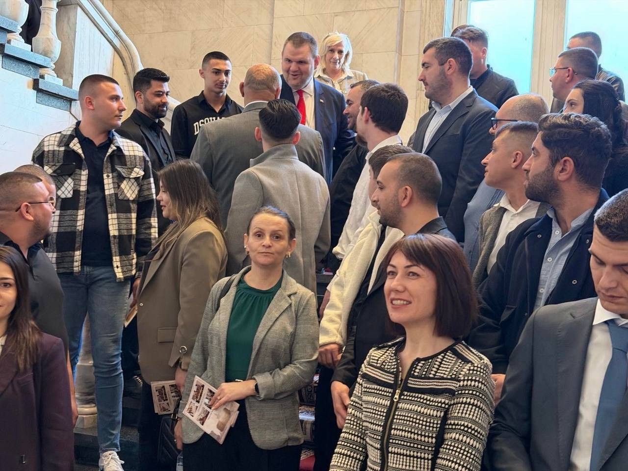 Делян Пеевски, лидер на ДПС и ПГ на ДПС-НОВО НАЧАЛО посрещна младежи от област Силистра