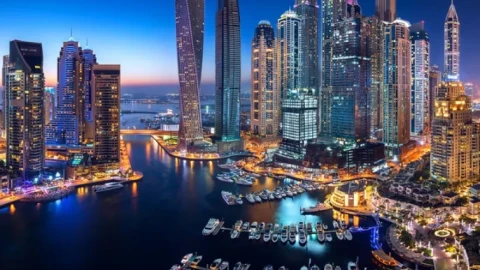 Дубай спира да поема разходите за хотел на заседналите туристи