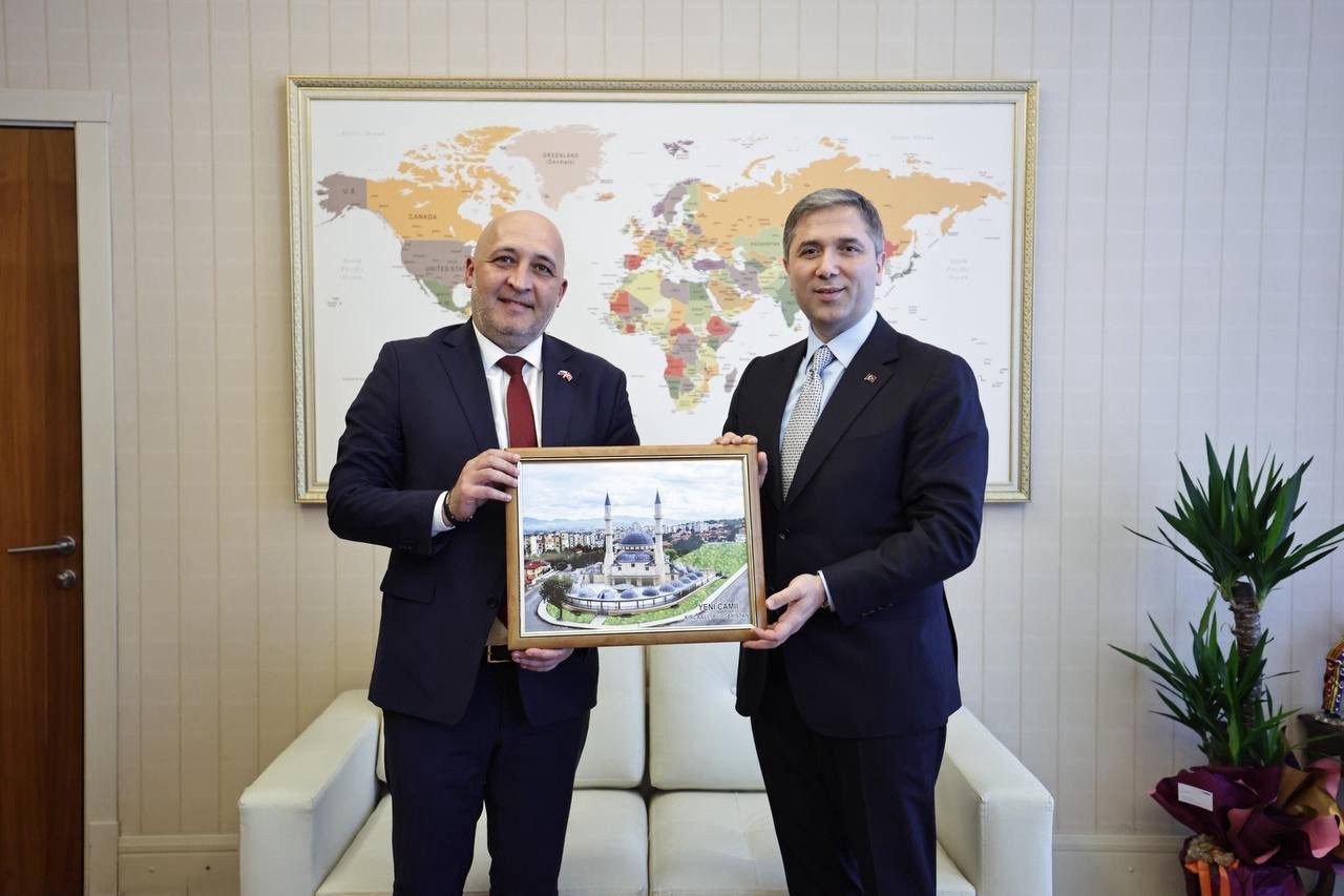 ДЕЛЕГАЦИЯ НА ДПС-НОВО НАЧАЛО СЕ СРЕЩНА В ТУРЦИЯ С КЛЮЧОВ ПРЕДСТАВИТЕЛ ОТ ПАРТИЯТА НА СПРАВЕДЛИВОСТТА И РАЗВИТИЕТО