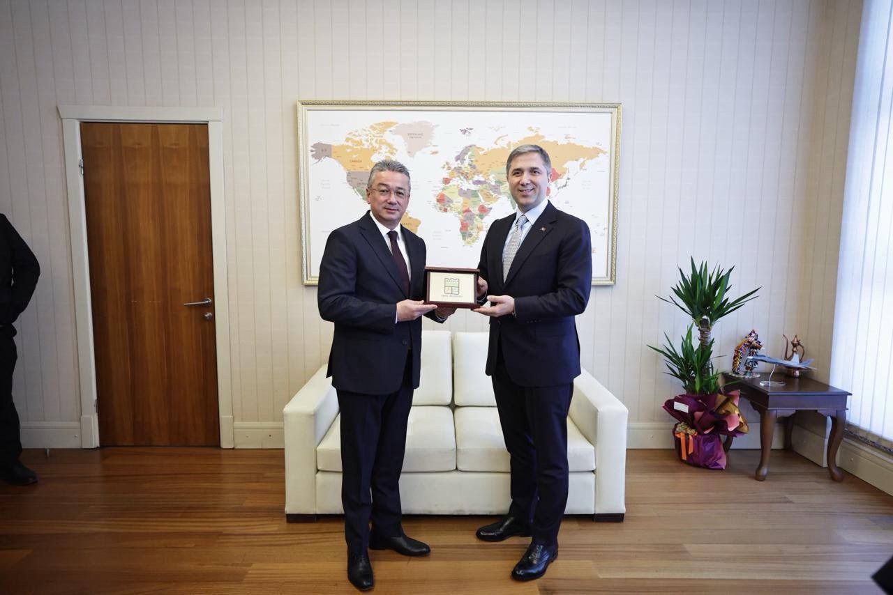 ДЕЛЕГАЦИЯ НА ДПС-НОВО НАЧАЛО СЕ СРЕЩНА В ТУРЦИЯ С КЛЮЧОВ ПРЕДСТАВИТЕЛ ОТ ПАРТИЯТА НА СПРАВЕДЛИВОСТТА И РАЗВИТИЕТО