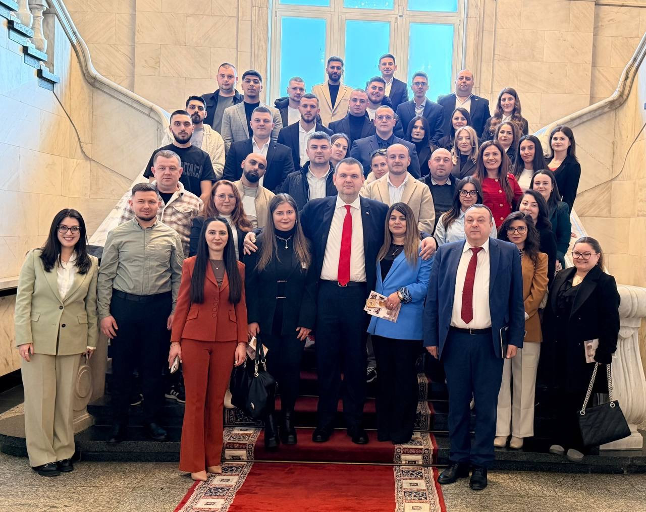 Делян Пеевски, лидер на ДПС и ПГ на ДПС-НОВО НАЧАЛО се срещна с младежи от Шумен