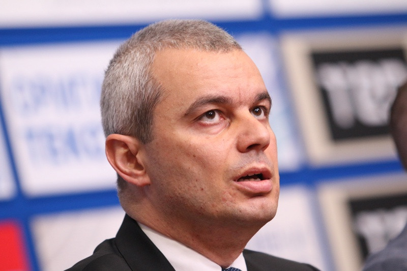 Фризьорка, данъчен измамник и операторка на секстелефон водят листите на „Възраждане“