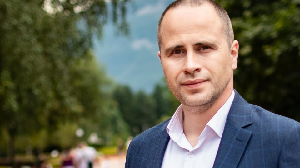 Кмет се разведе с жена си заради генерал Наско