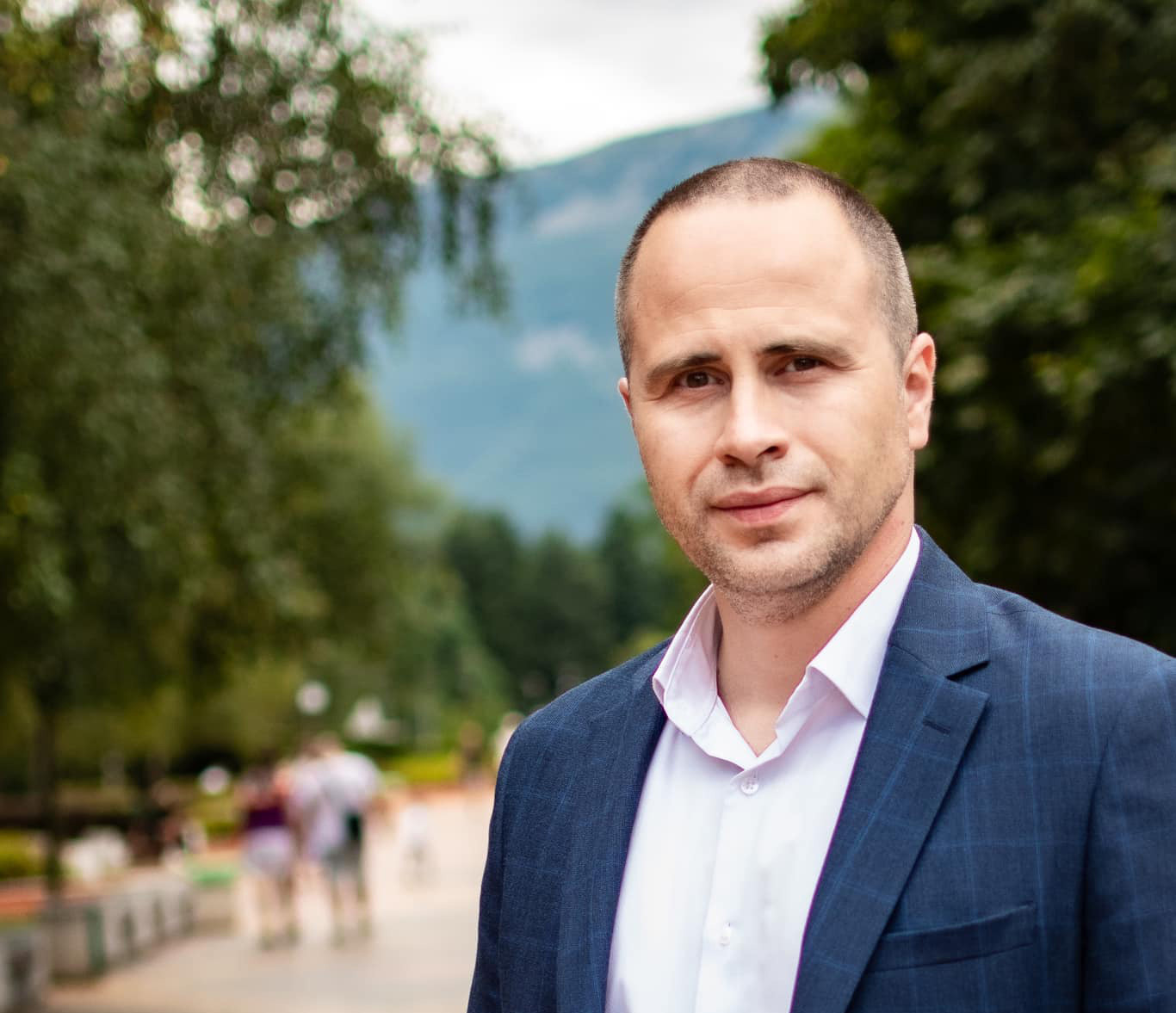 Кмет се разведе с жена си заради генерал Наско