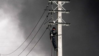 Токсичен черен дъжд преваля над Техеран