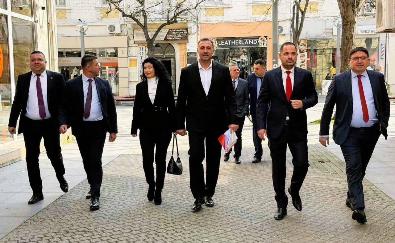 ДПС регистрира листата си за 2-ри МИР Бургас, с водач Калин Стоянов