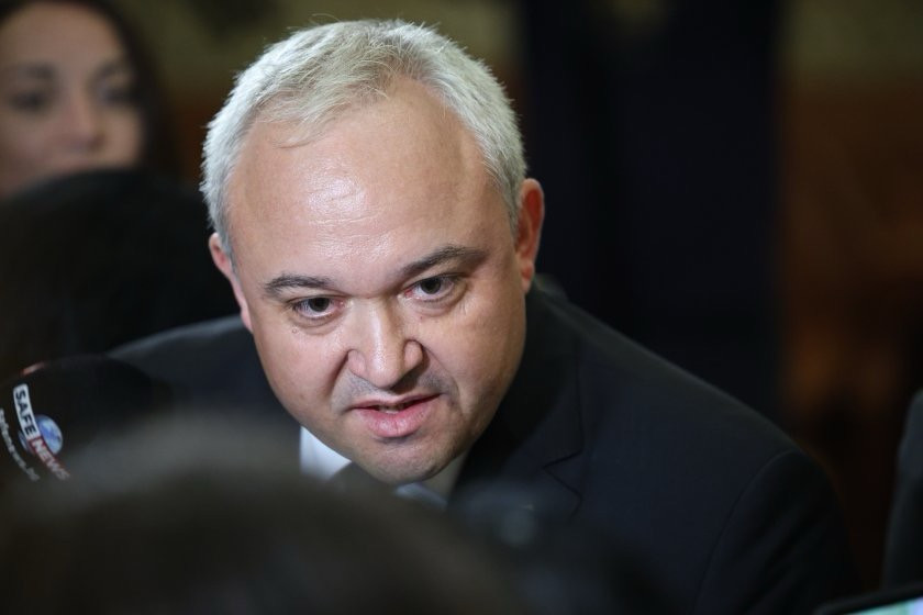 НЕЗАБАВНА ОСТАВКА НА ЕМИЛ ДЕЧЕВ! Какво прави Иван Демерджиев посред нощ в ГДНП? (СКАНДАЛНО ВИДЕО)