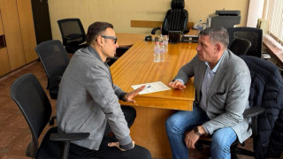 ПОЗОР! Кабинетът “Петрохан” измъкна Бербатов сух за патлака в джипа му. Защо МВР не отне разрешителното и не конфискува оръжието?