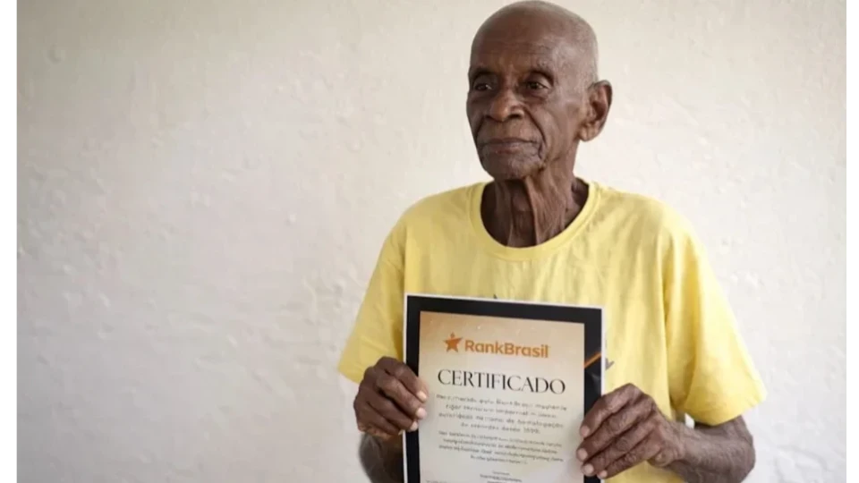 Най-възрастният жител на планетата пуши и пие кафе вечер