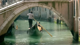 Венеция връща таксата за еднодневни туристи – кога се плаща и как да избегнете глоби