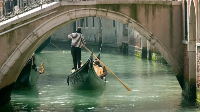 Венеция връща таксата за еднодневни туристи – кога се плаща и как да избегнете глоби
