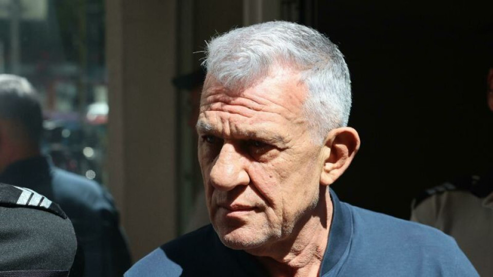 Паскал се измъква сух