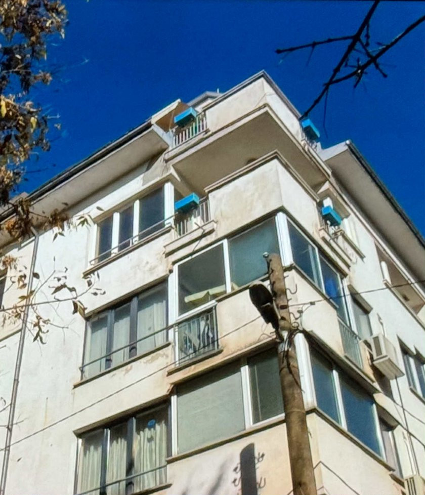 Арестували издирван педофил и чисто гол травестит в гей мезонета на Хасърджиев