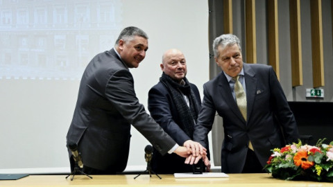 Кръстьо Сарафов влиза във филателната алея на славата