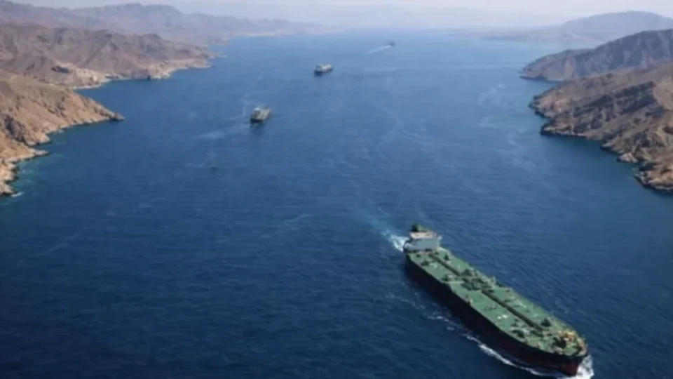 Иран разреши преминаването през Ормузкия пролив за 14 дни