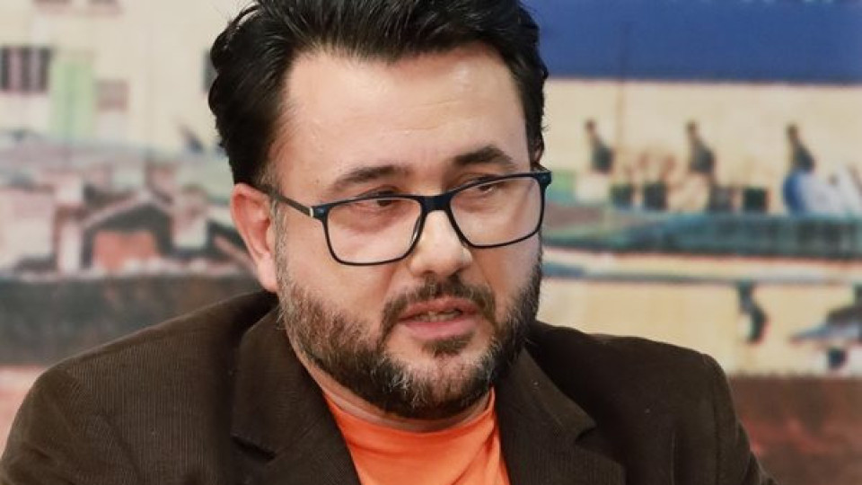 Доц. Николай Димитров: Социалните мрежи изместват фокуса на младите от "Кой съм аз?" към "Как ме възприемат другите?"