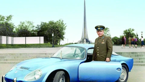 Наградили Гагарин с чорапи за полета му до Космоса