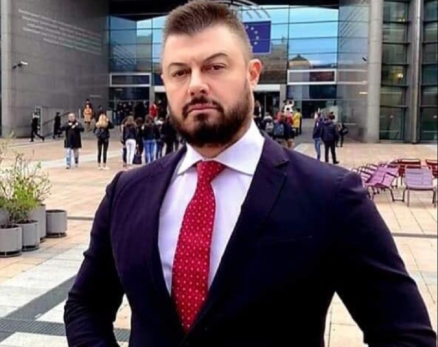ВИЖТЕ КАК БАРЕКОВ ИЗТОЧИ ЕВРОПАРЛАМЕНТА! С€кс екскурзии до Малдивите със “сътруднички”. Шофьори наливат шампанско и му гладят гащите (СКАНДАЛНО РАЗСЛЕДВАНЕ)