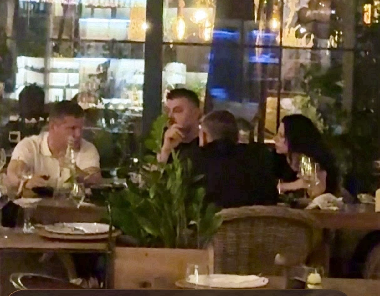СКАНДАЛ! Вижте как Николай Бареков гуляе със свирепата бургаска мутра Пламен Дишков-Кела! Това ли е независимият журналист? (ЕКСКЛУЗИВНИ СНИМКИ)