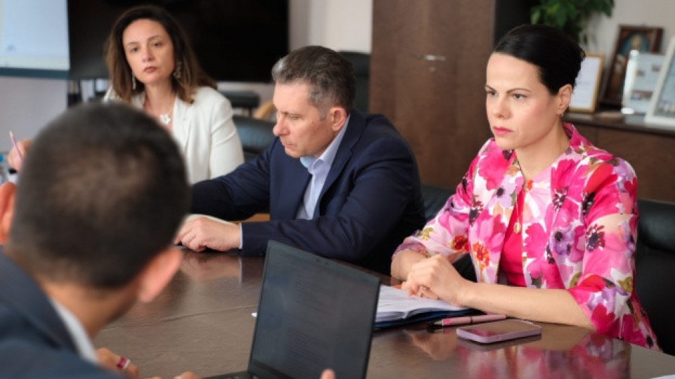 Министър Ивкова към младите лекари: Ако искаме стабилно здравеопазване, трябва да задържим младите кадри с реални решения