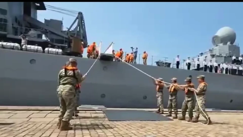Русия и Китай започнаха мащабни военноморски учения: Бойни кораби, подводници и артилерийски стрелби