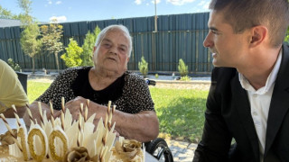 Обич, труд и добри съседи: Рецептата за 100 години щастлив живот