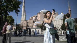 Задържаха руски туристи в Истанбул за четене на Библията в „Света София“