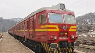 ЕДИН БИВШ МЪЖ И ЕДНА БИВША ЖЕНА СЕ СРЕЩНАЛИ СЛУЧАЙНО В ЕЛЕКТРИЧКАТА