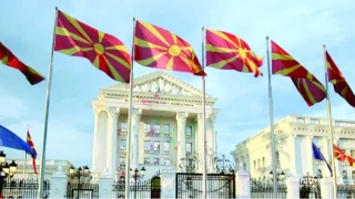 В Скопие двама се карат, третият... губи