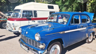 Ретро автомобили съживиха спомени и истории от миналия век в Разград