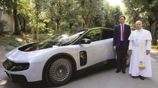 Ferrari на ток за папата