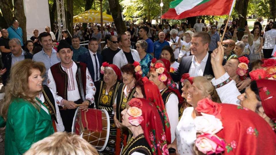 Президентът Йотова участва в откриването на XX Национален тракийски събор „Богородична стъпка 2026“