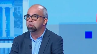 Първан с козята брада легна в краката на новата власт