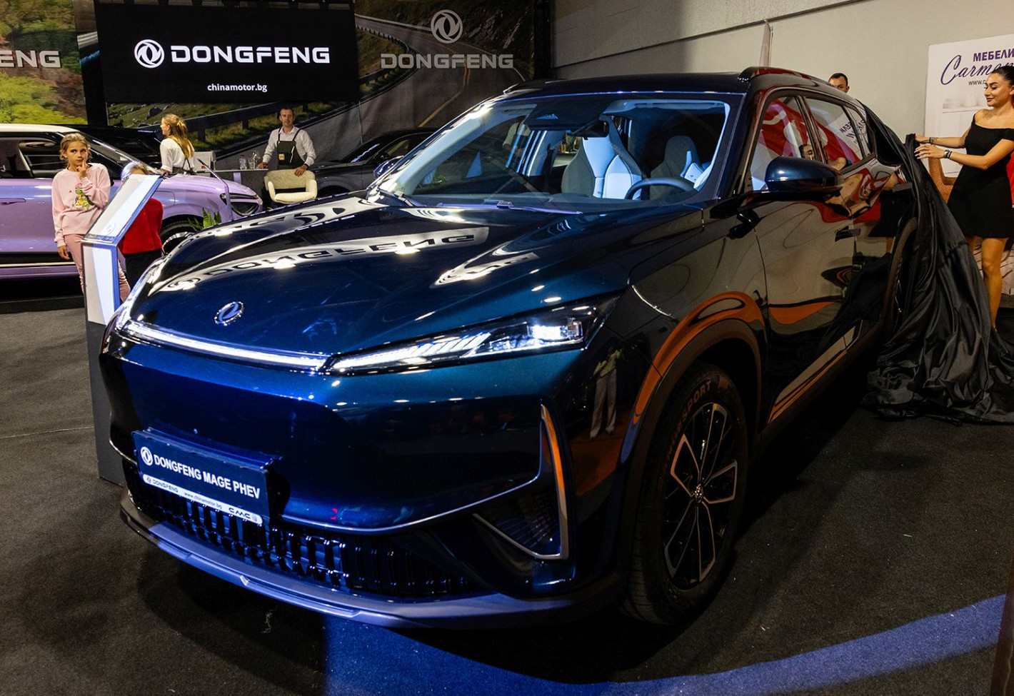 Премиера на Asia Motor Show: Чайна Мотор представи още два нови модела на DONGFENG